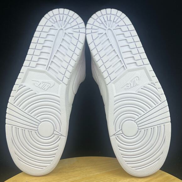 NIKE AIR JORDAN 1 LOW RETRO 1 LOW WHITE "TRIPLE WHITE" SZ 7 Wmns [DV0990-111] - Picture 9 of 9